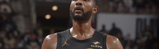 开云下载-骑士记者：莫布利夏天提升了投射技术 控球等方面也得到了加强