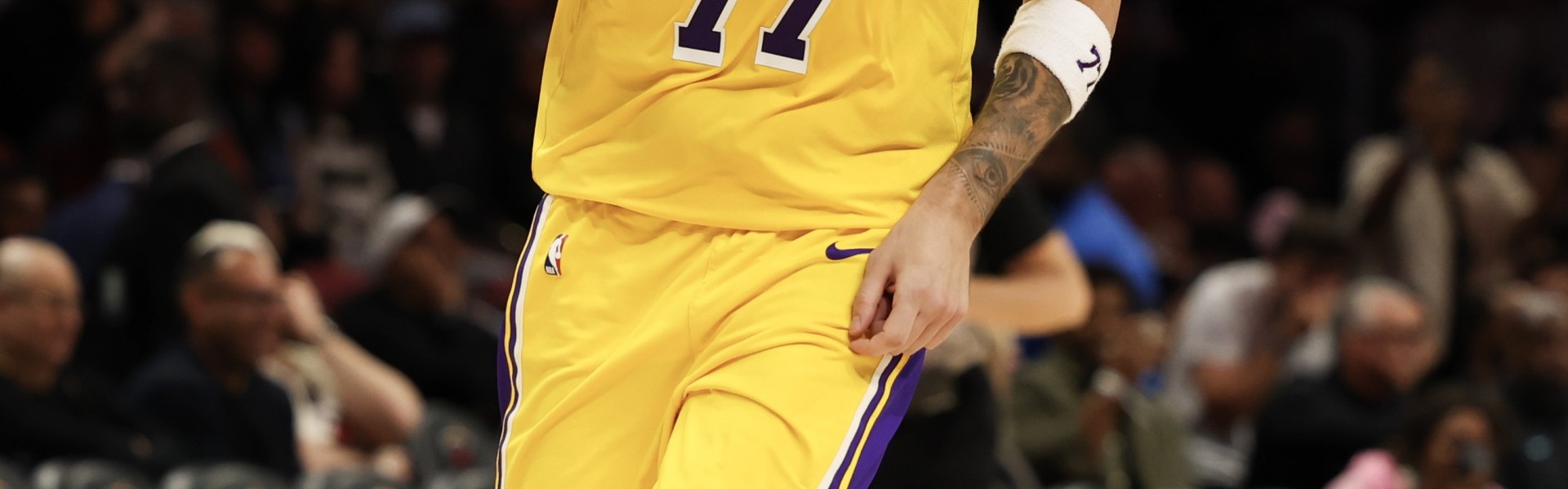 开云官网-历史40+场次排行榜前15一览：詹杜库登均在列 东契奇能超越几个？