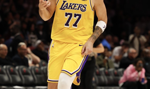 开云官网-历史40+场次排行榜前15一览：詹杜库登均在列 东契奇能超越几个？